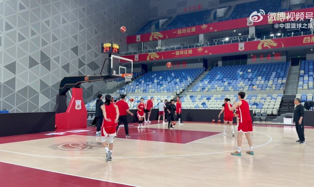 九游平台官网-中国女篮抵达合肥赛区 短暂休整后前往场馆进行踩场训练