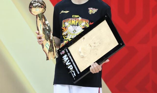 jiuyou-FMVP归属胡明轩 不知疲倦的他，就是广东队的缩影