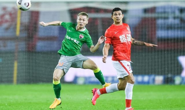 九游平台官网-艾克森重踢中锋制造两球 打破516天运动战进球荒