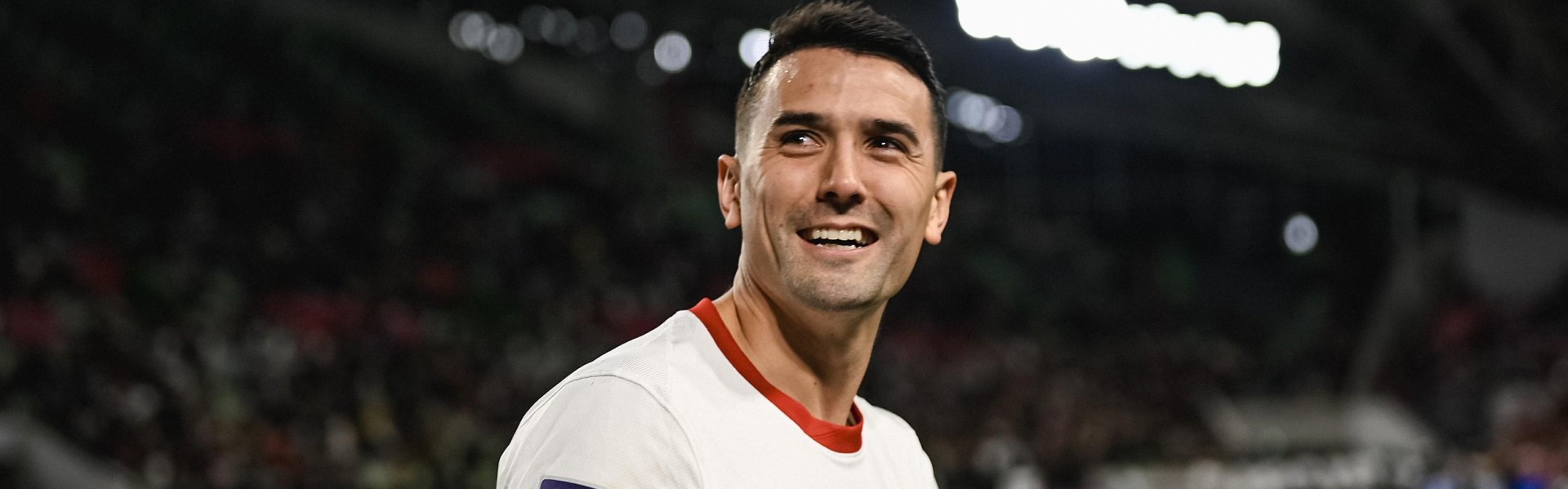 九游平台-告别成都，周定洋在中国继续跑下去